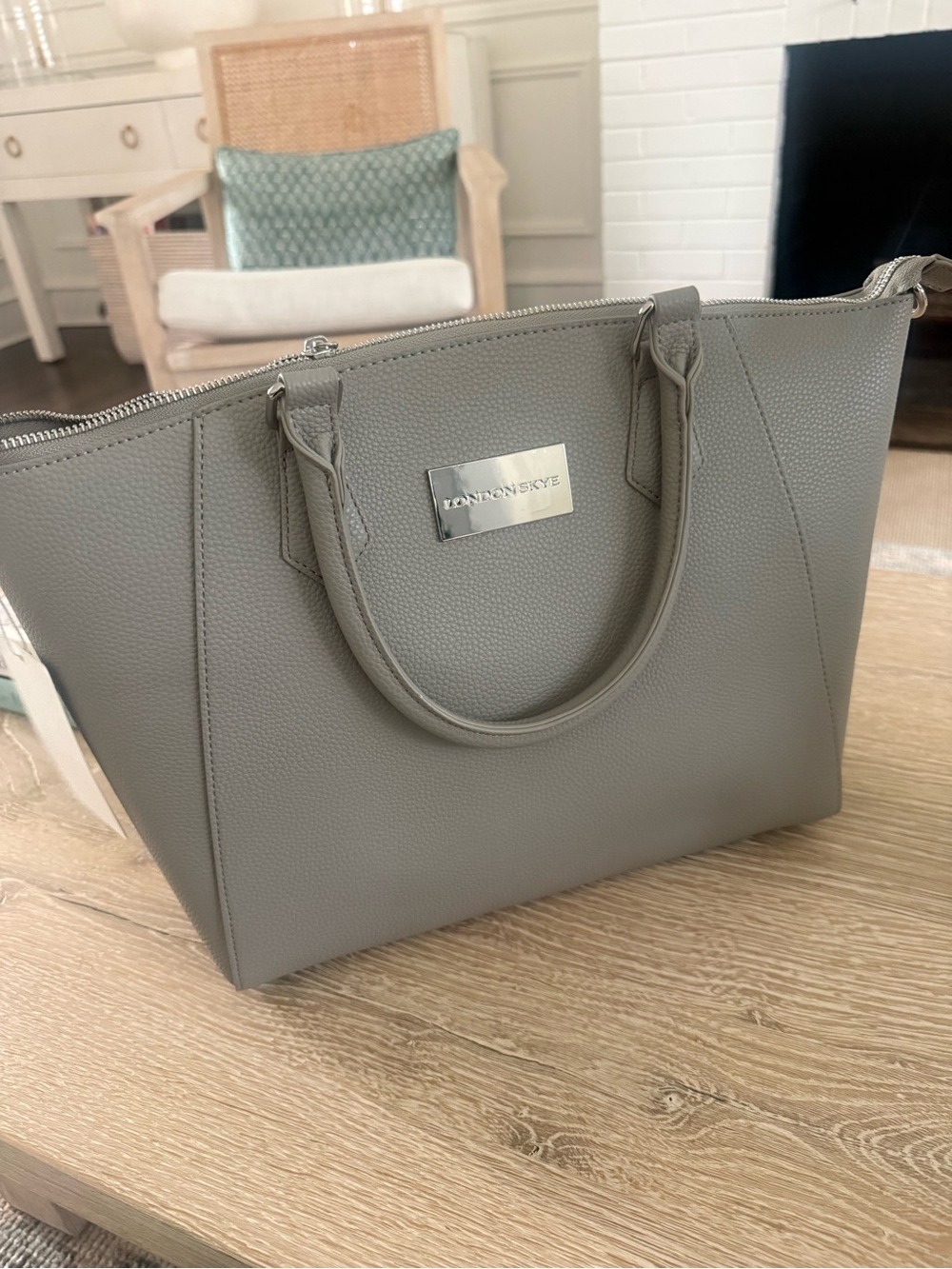 London Skye Tote Bag - Structured Pebbled Leather